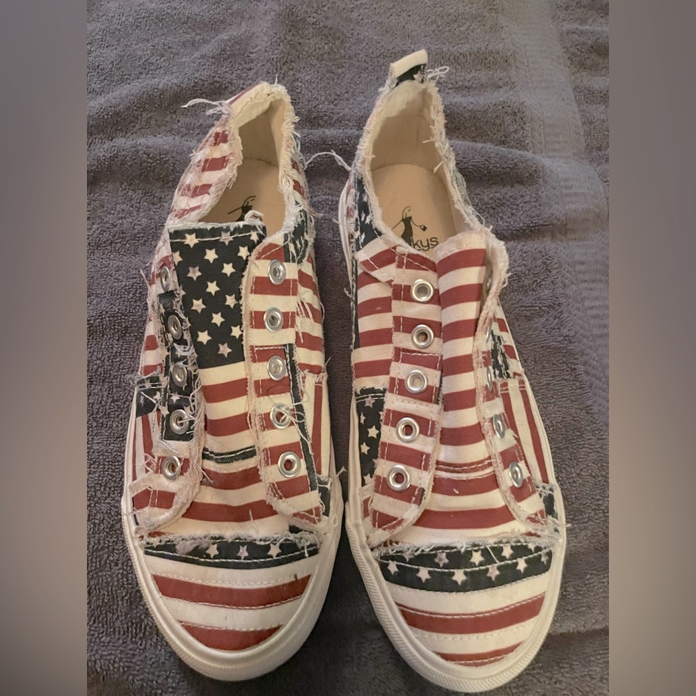 Patriotic sneakers 8